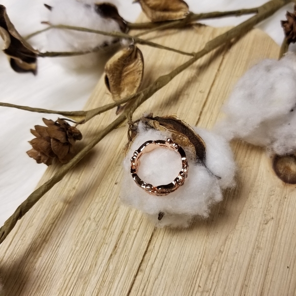 Gorgeous 18k plated Flower Lucky Vine Ring in ROSE GOLD - Picture 11 of 11